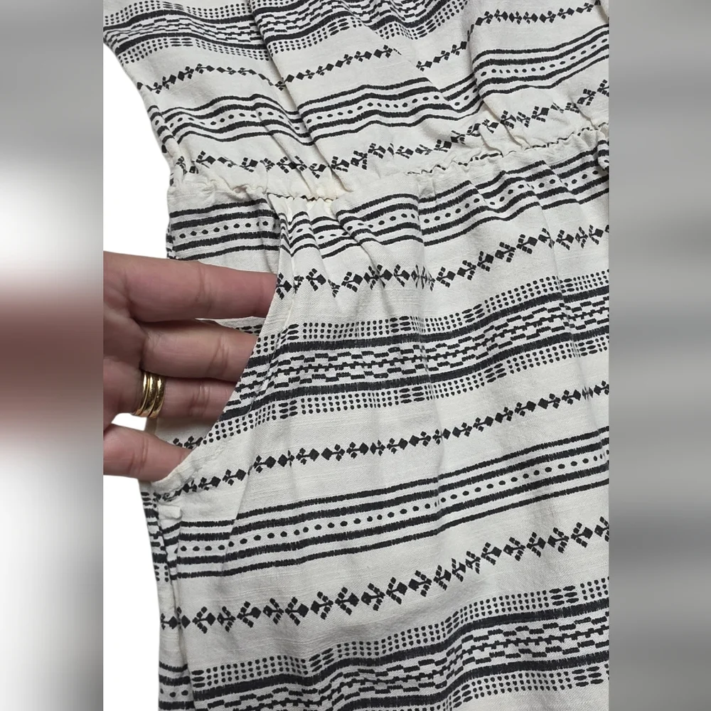 Stylish Black and White Kids Dress Size 6 - 7 / Small